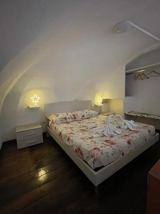 Guarracino P. Capodimonte Suite Naples 0*,